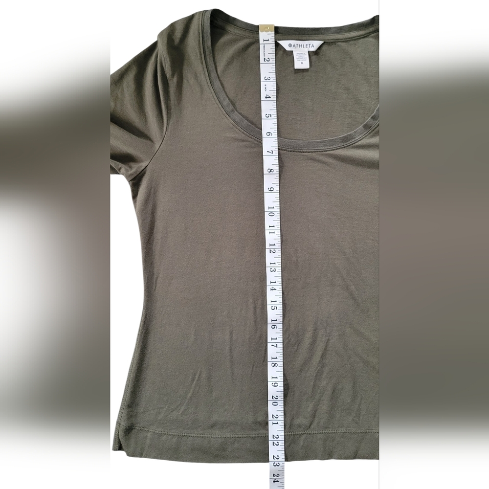 Athleta Outbound Scoop Neck Short Sleeve Tee, Green, Basics, Women's Medium - Picture 9 of 13